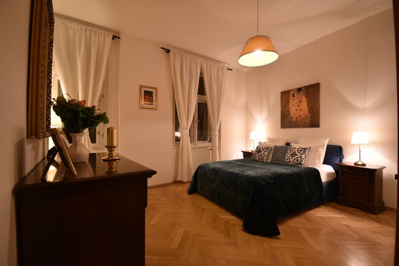 Cozy Flat By The Astronomical Clock Apartment Prague Exterior photo